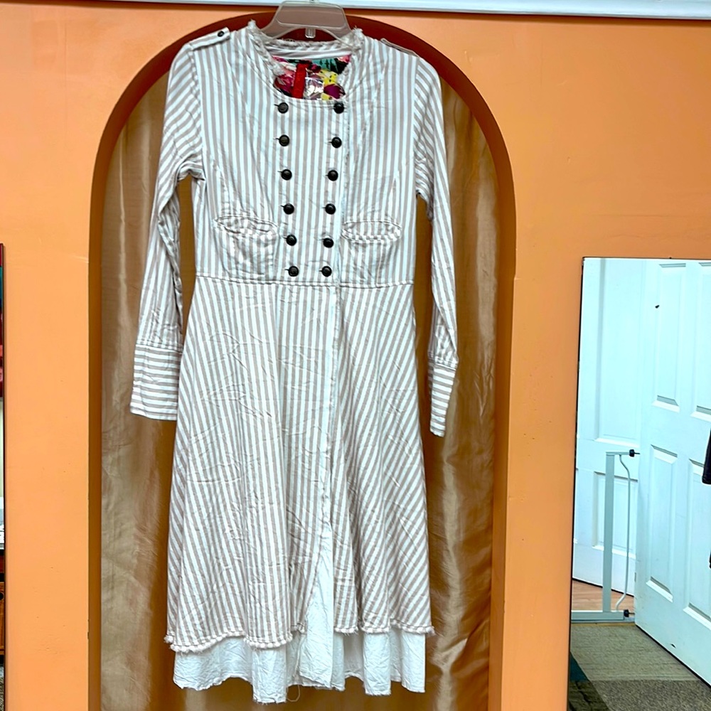 Ewa I Walla Jacket Made in Sweden
Vertical stripes tan and cream. 100% cotton.